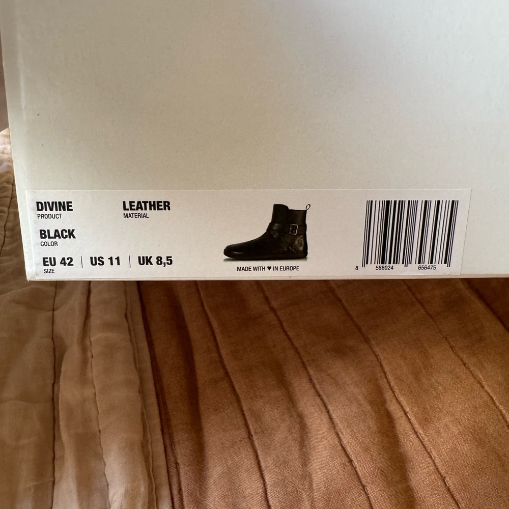 Black leather Ankle Boots - Picture 6 of 7